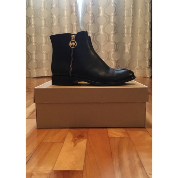 MICHAEL KORS WOMENS LAINEY LEATHER ANKLE BOOT - Picture 3 of 7